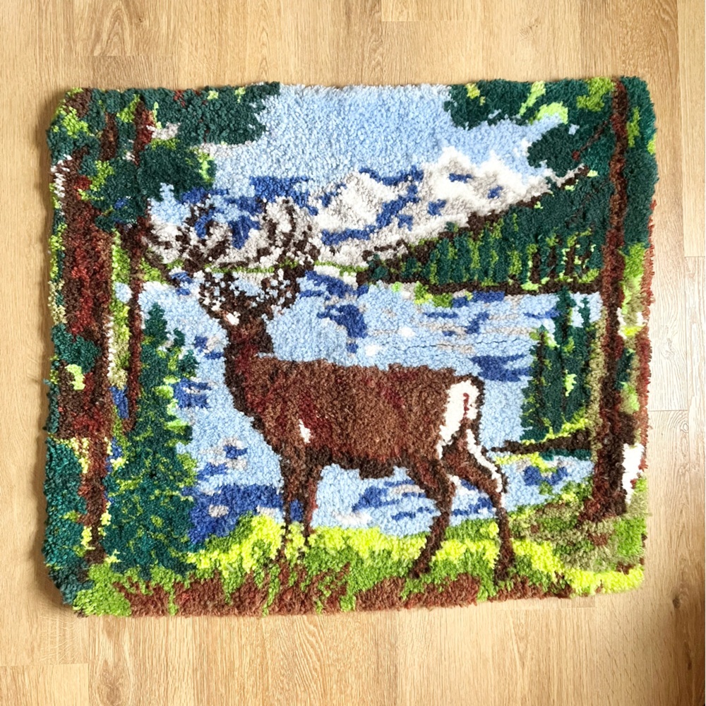 Buck Mule Deer Latch Hook Wall Hanging Rug Mountain Forest 33" x 30" Hand Hooked